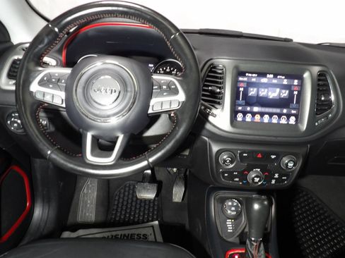 Used 2020 Jeep Compass Trailhawk AWD/4WD image 11