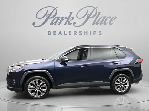 Used 2019 Toyota RAV4 Limited w/ Cold Weather Package FWD image 2