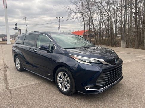 Used 2021 Toyota Sienna Platinum image 8