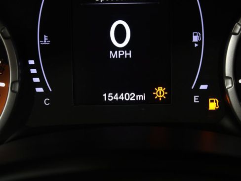 Used 2018 Jeep Renegade Latitude FWD image 30