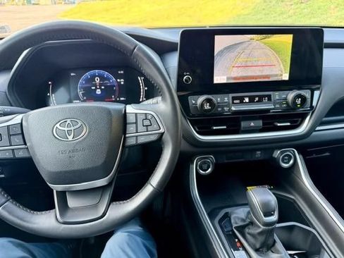 Certified 2025 Toyota Grand Highlander AWD image 9