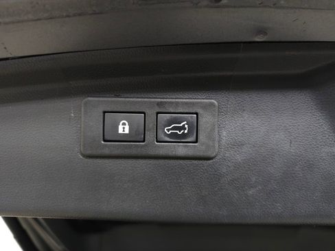 Used 2021 Subaru Outback Touring w/ Popular Package #2 image 9