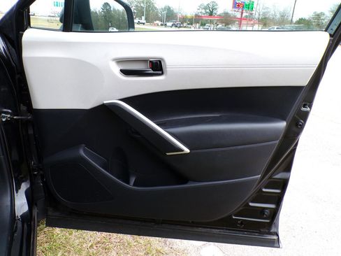 Used 2022 Toyota Corolla Cross L FWD image 24