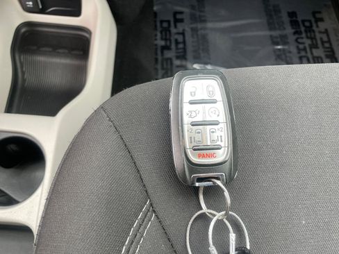 Used 2023 Chrysler Voyager LX image 21