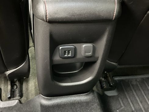 Used 2015 GMC Canyon SLE AWD/4WD image 12