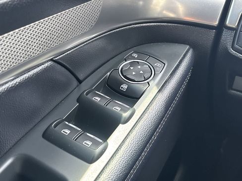 Used 2018 Ford Explorer XLT w/ Equipment Group 202A AWD/4WD image 30