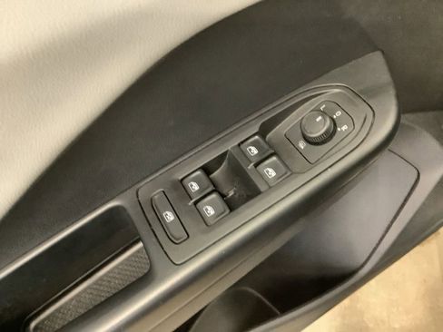 Used 2022 Volkswagen Taos SE AWD/4WD image 9