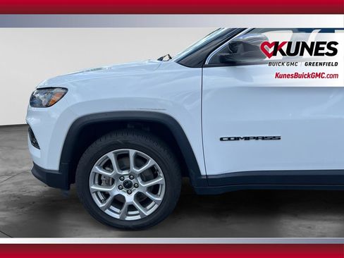 Used 2025 Jeep Compass Limited AWD/4WD image 12