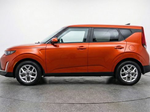 Used 2025 Kia Soul LX w/ LX Technology Package FWD image 5