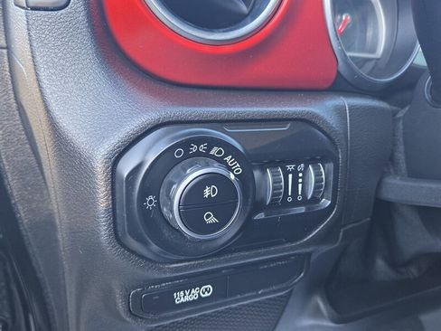 Used 2020 Jeep Gladiator Rubicon w/ Uconnect 4C Nav & Sound Group image 33