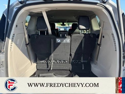 Used 2020 Chrysler Pacifica Touring-L FWD image 28