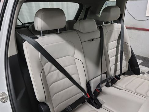 Used 2019 Volkswagen Tiguan SEL Premium w/ 3rd Row Seat Package image 13