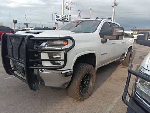 Used 2021 Chevrolet Silverado 2500 LT w/ Fleet Comfort Package AWD/4WD image 2