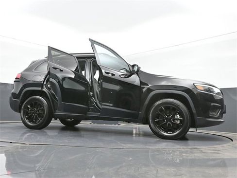 Used 2023 Jeep Cherokee Altitude Lux image 49