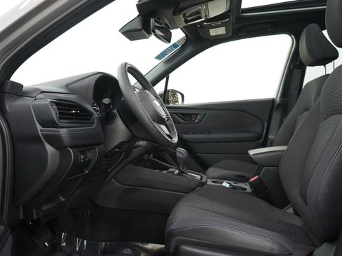 Used 2025 Subaru Forester Premium AWD/4WD image 23