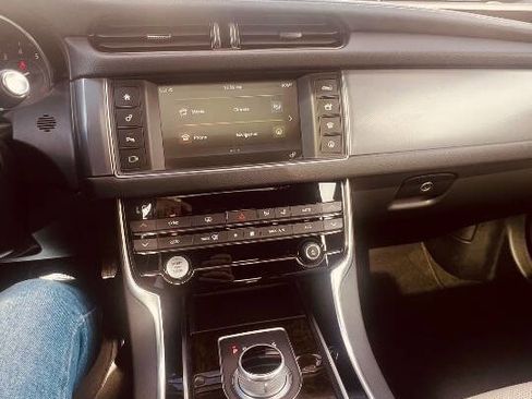 Used 2016 Jaguar XF R-Sport image 4