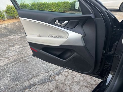 Used 2025 Genesis G70 2.5T AWD/4WD image 18