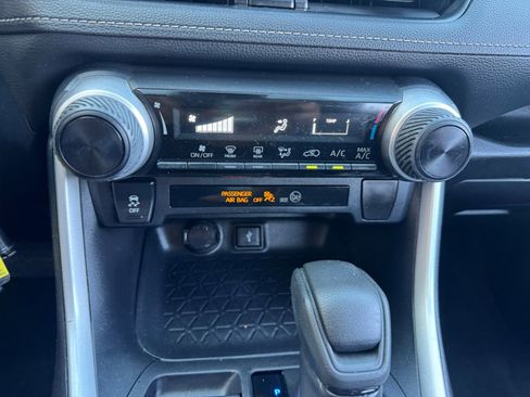 Used 2020 Toyota RAV4 LE w/ Carpet Mat Package FWD image 12