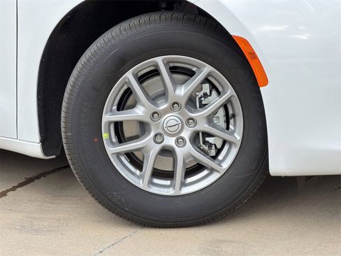 New 2026 Chrysler Voyager LX image 8