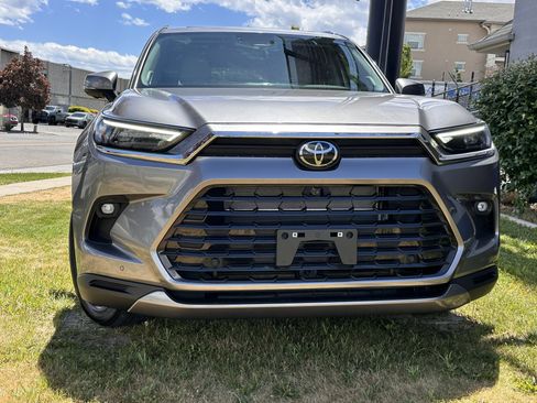 Used 2025 Toyota Grand Highlander AWD Hybrid image 4