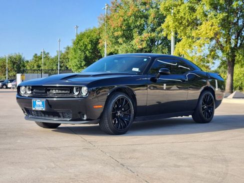 Used 2023 Dodge Challenger SXT w/ Blacktop Package RWD image 3