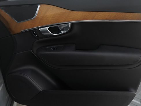 Used 2024 Volvo XC90 B6 Plus image 9