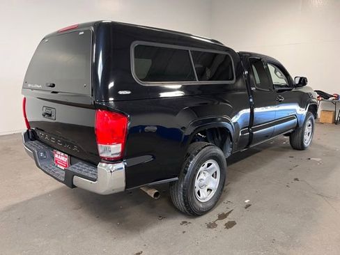 Used 2016 Toyota Tacoma SR5 image 3