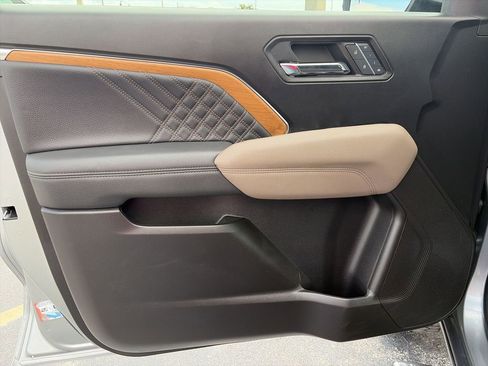 Certified 2024 GMC Canyon Denali image 28