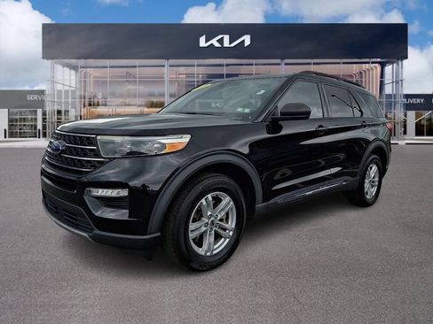 Used 2020 Ford Explorer XLT w/ Equipment Group 202A AWD/4WD image 3