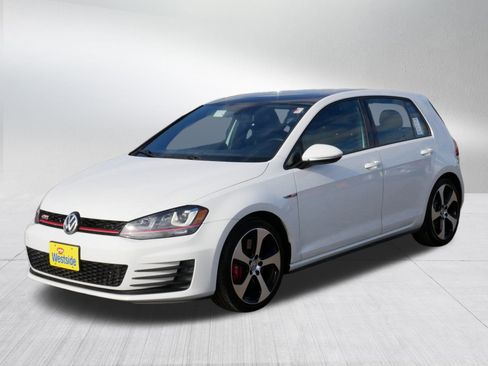Used 2017 Volkswagen GTI SE image 3