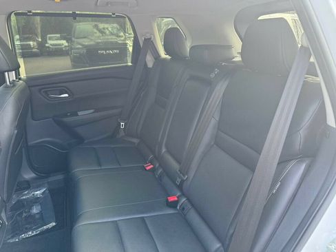 Used 2024 Nissan Rogue SL w/ SL Premium Package FWD image 9