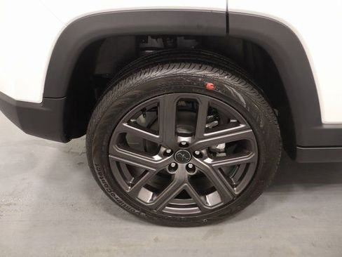 New 2026 Jeep Compass Latitude image 24