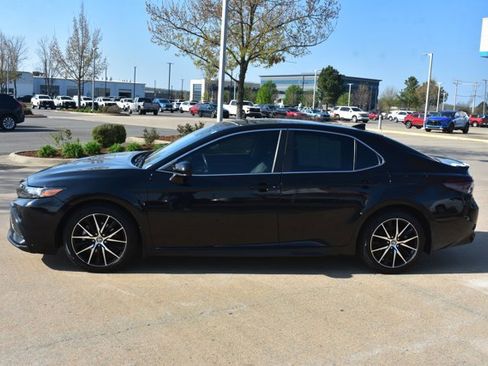 Used 2021 Toyota Camry SE image 9