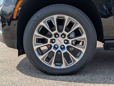 New 2026 GMC Yukon XL Denali w/ Sun & Power Step Package AWD/4WD image 4