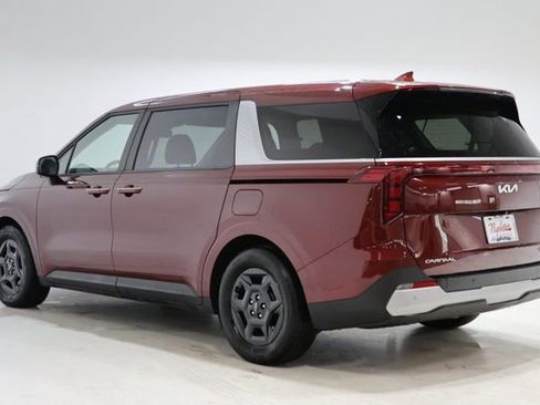 Used 2025 Kia Carnival FWD image 6
