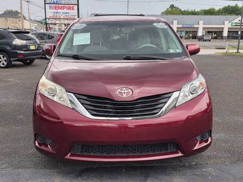 Used 2013 Toyota Sienna LE w/ Towing Pkg FWD image 3