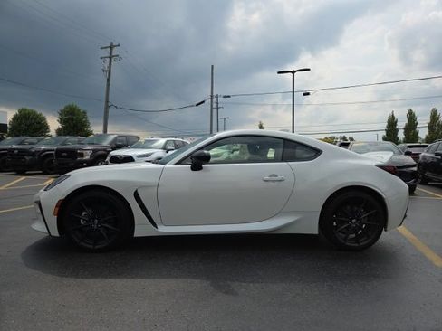 Used 2024 Toyota GR86 Premium RWD image 4