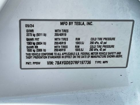 Used 2024 Tesla Model Y Long Range RWD image 37