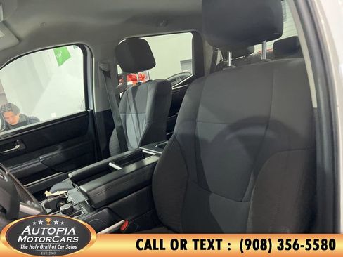 Used 2022 Toyota Tundra SR5 w/ SR5 Convenience Package AWD/4WD image 8