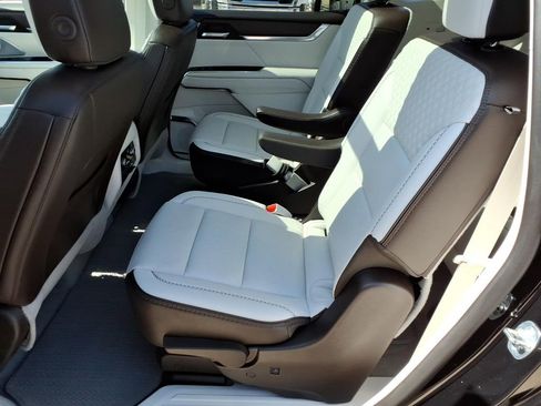 Certified 2025 GMC Acadia Denali w/ Super Cruise Package image 13