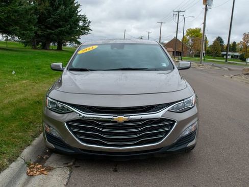 Used 2024 Chevrolet Malibu LT image 2