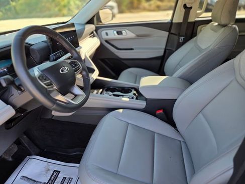 Used 2025 Ford Explorer Active w/ Active Comfort Package image 25