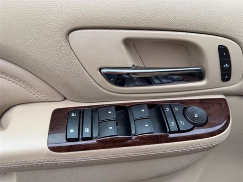 Used 2011 Cadillac Escalade ESV Premium AWD/4WD image 30