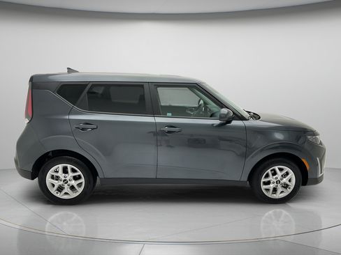 Used 2025 Kia Soul LX w/ LX Technology Package FWD image 6
