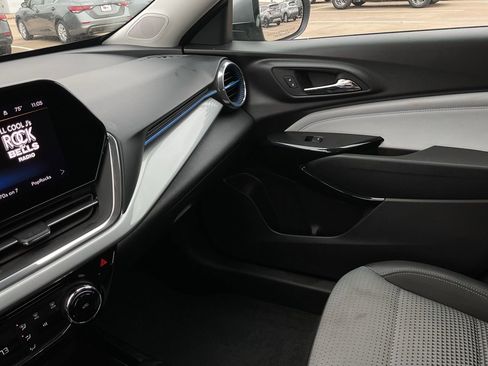 Used 2025 Chevrolet Trax LT image 37