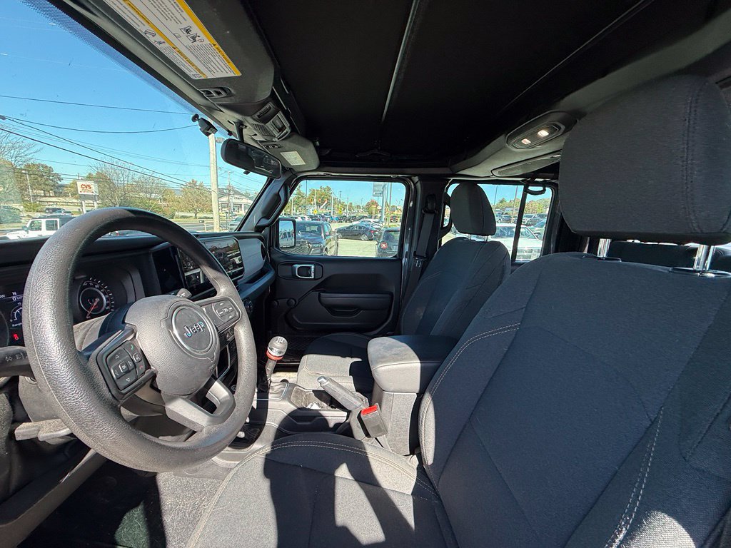 Used 2024 Jeep Gladiator Sport AWD/4WD image 13