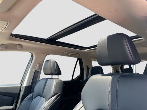 Used 2024 Honda Pilot Touring image 23