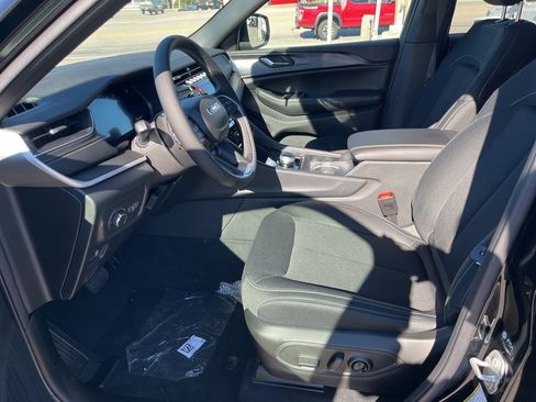 New 2025 Jeep Grand Cherokee image 19