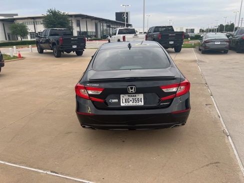 Used 2019 Honda Accord Sport image 4