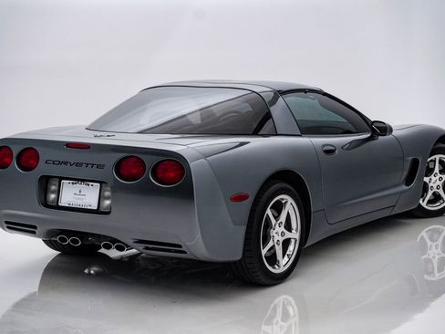 Used 2003 Chevrolet Corvette Coupe w/ Preferred Equipment Group RWD image 12